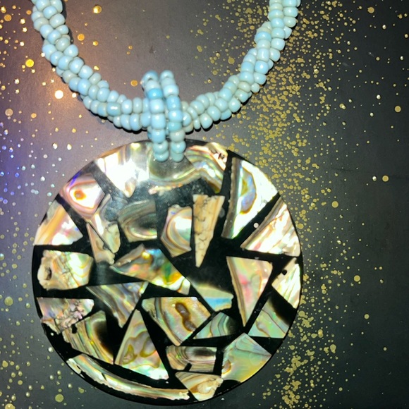 # 397-Elegant Abalone shell design necklace with blue beaded chain - Picture 2 of 14